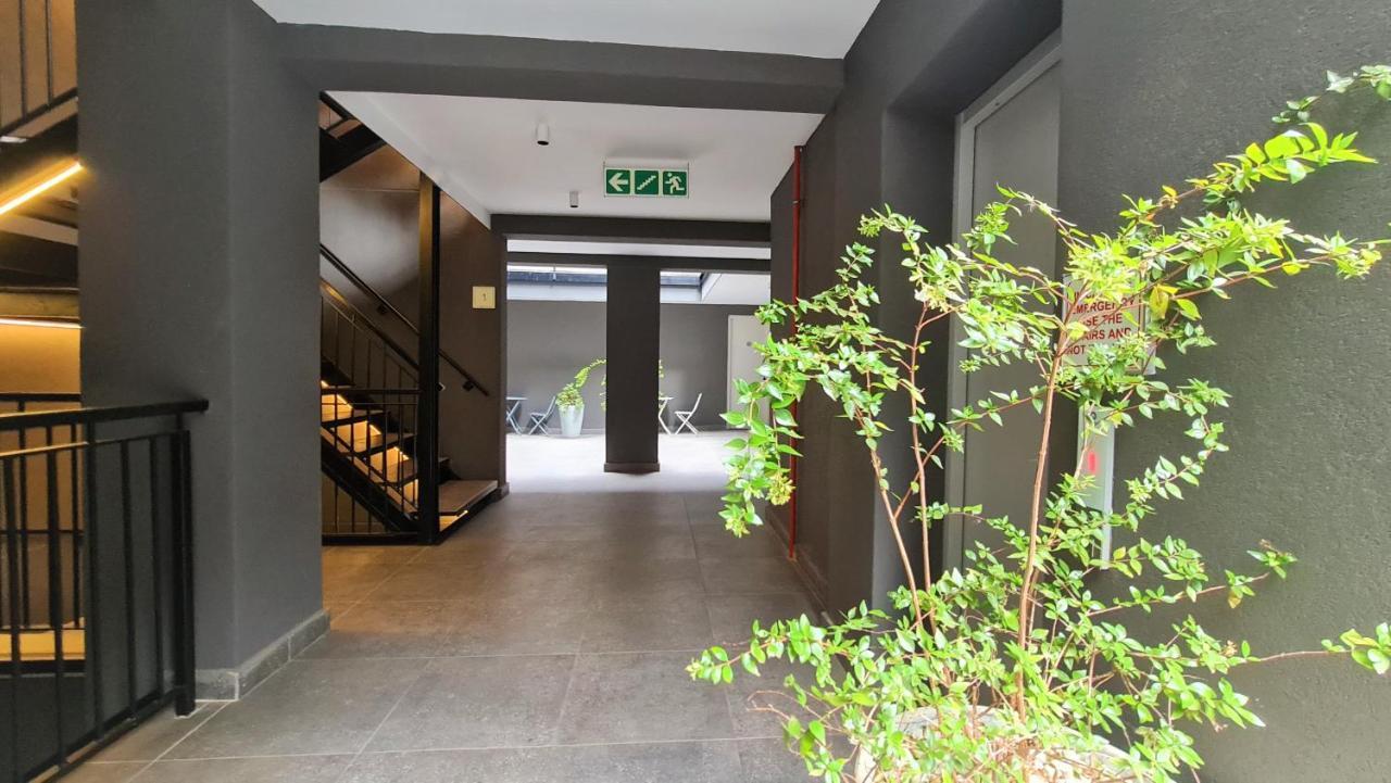 Mint Apartments Greenside โจฮันเนสเบิร์ก ภายนอก รูปภาพ